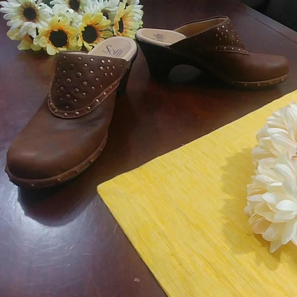 Sofft Leather Stuuded Mule Clog Slip On Heel Shoe - image 3